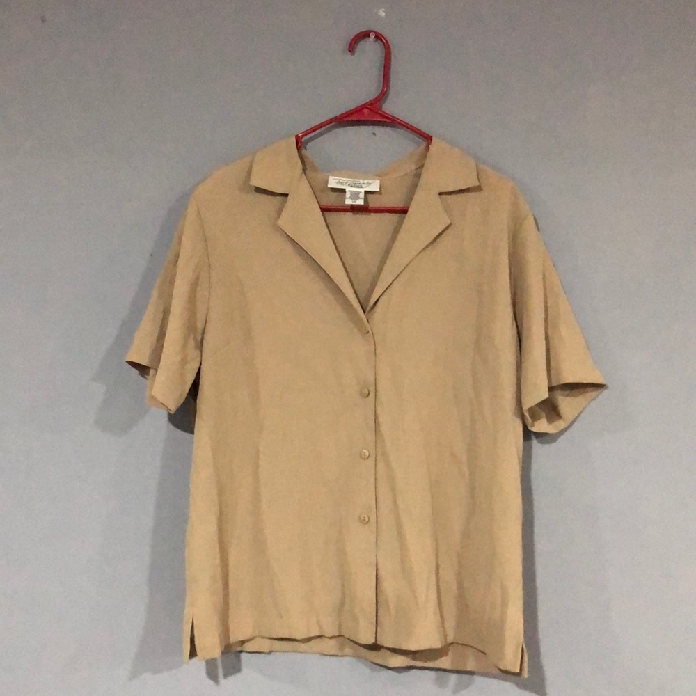 Two twenty collection women’s button-down short sleeve top large